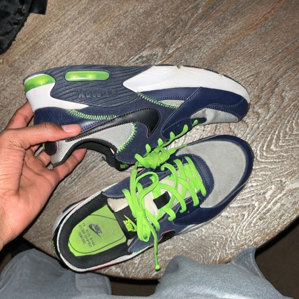 Nike air maxes size 7